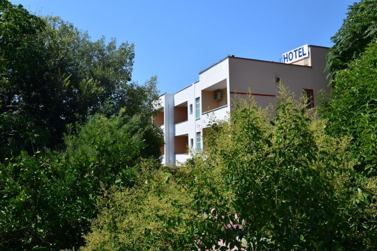 Hotel Ceka Дуррес Экстерьер фото